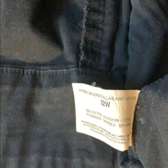 Gloria Vanderbilt black shorts size 22W. - Picture 4 of 5